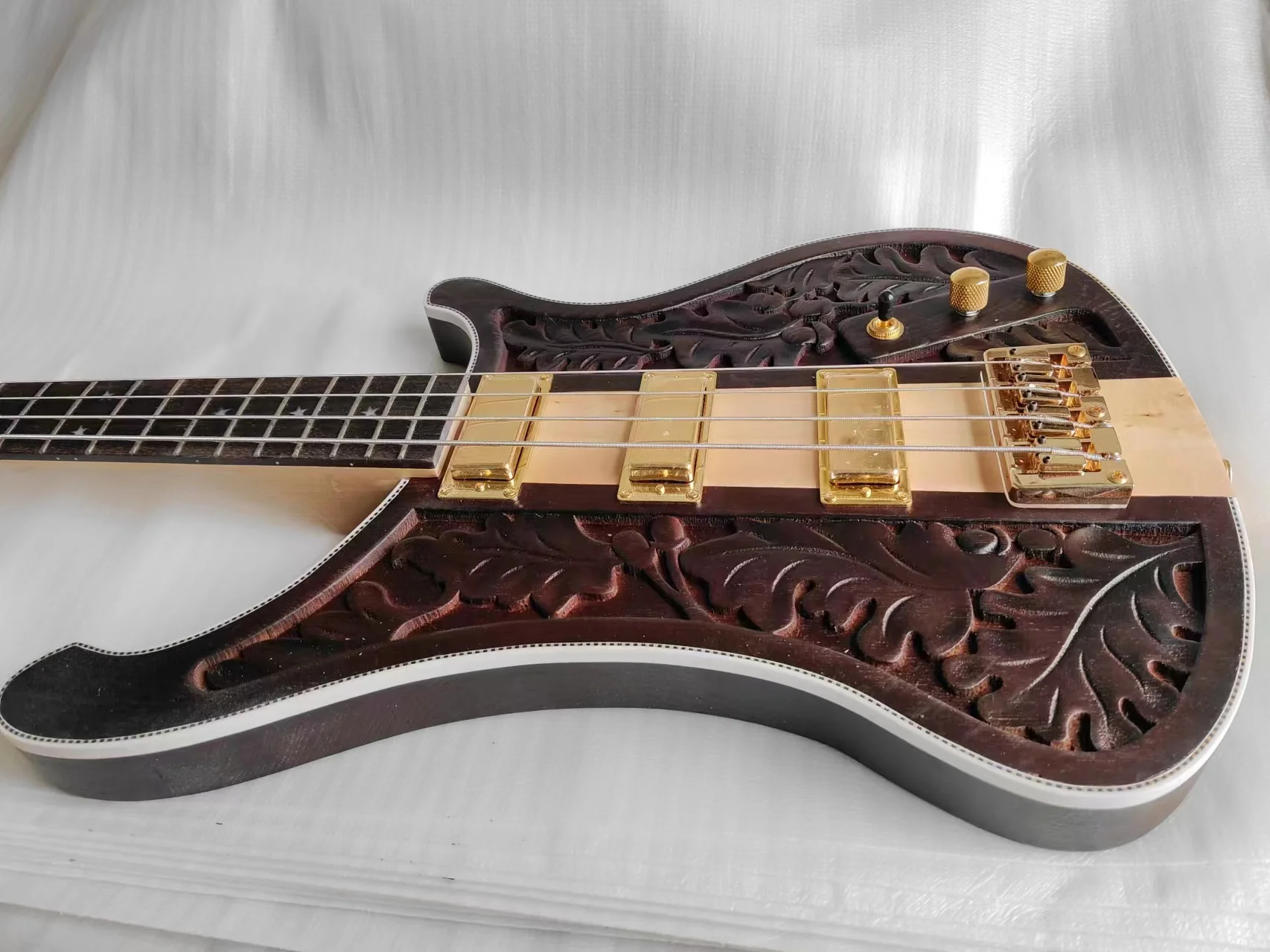 

Musical Instruments NEW 4-string 3 pickup carved pattern piano body electric bass forehand inventory