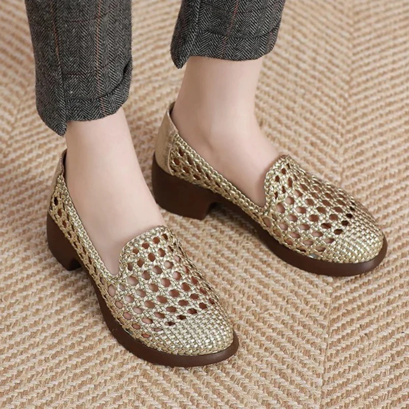 

2025 Summer Woven Mesh Shape Breathable Shoes Women Sandals Big Size Pointed Lace Tide Shoes Summer Sandals Flat Casual Sandals