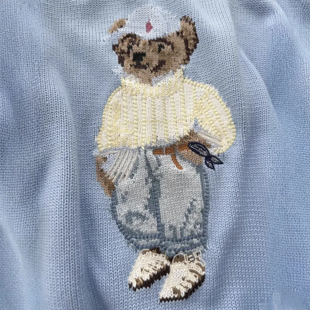 ​ ​ Suéter de malha de algodão macio 2025, top feminino com gola redonda bordado de urso, pulôver casual aconchegante, roupa confortável de outono e inverno ​ ​