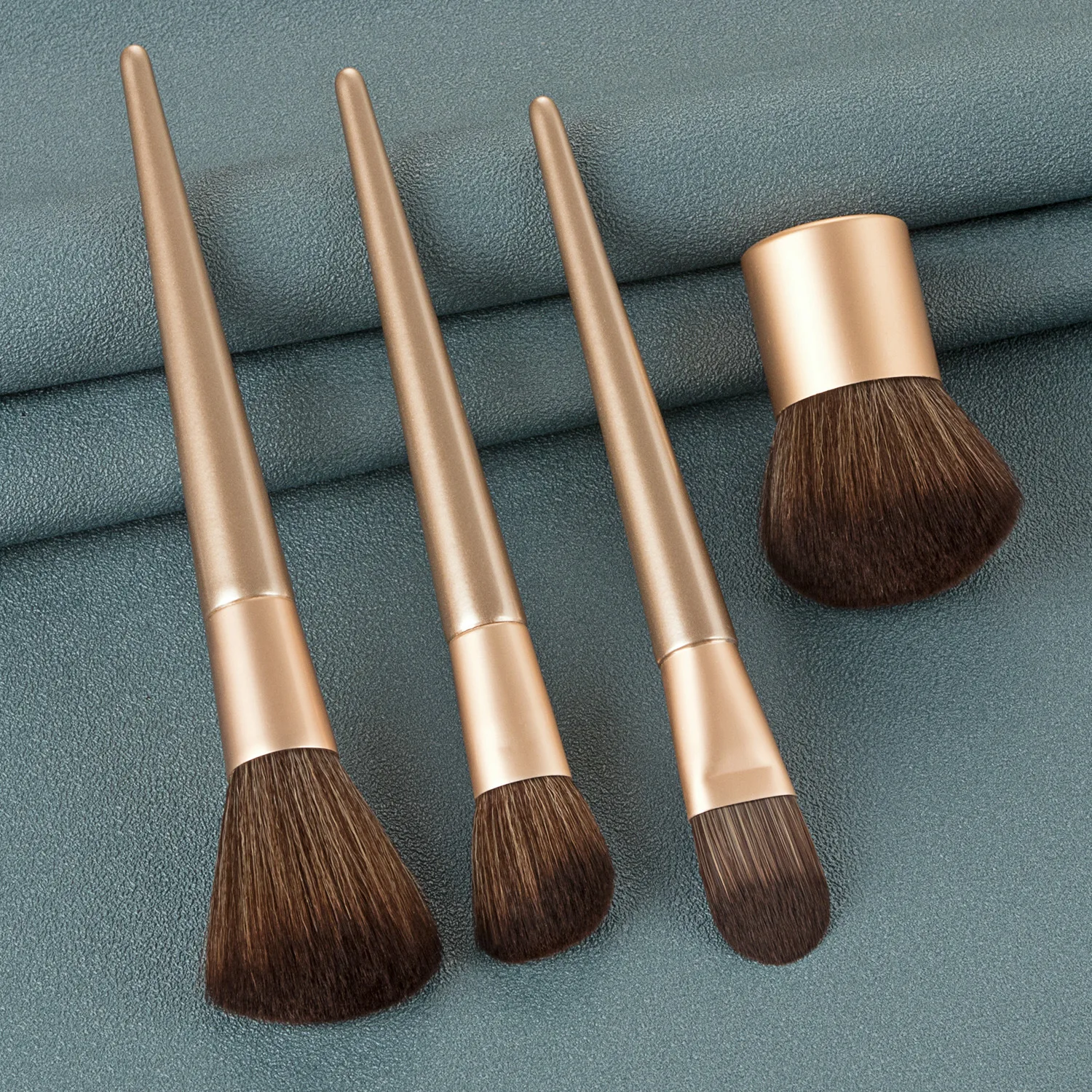 4-teiliges Make-up-Pinsel-Set – Puder-Rouge Contour Foundation Essential Brushes Kit, professionelle Premium-Kosmetikwerkzeuge