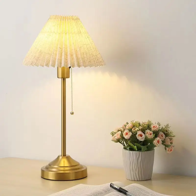 

High-end Pleated Table Lamp Modern Fabric Plated Imitation Copper Desk Lights for Living Room Bedroom Study Office Luminaria