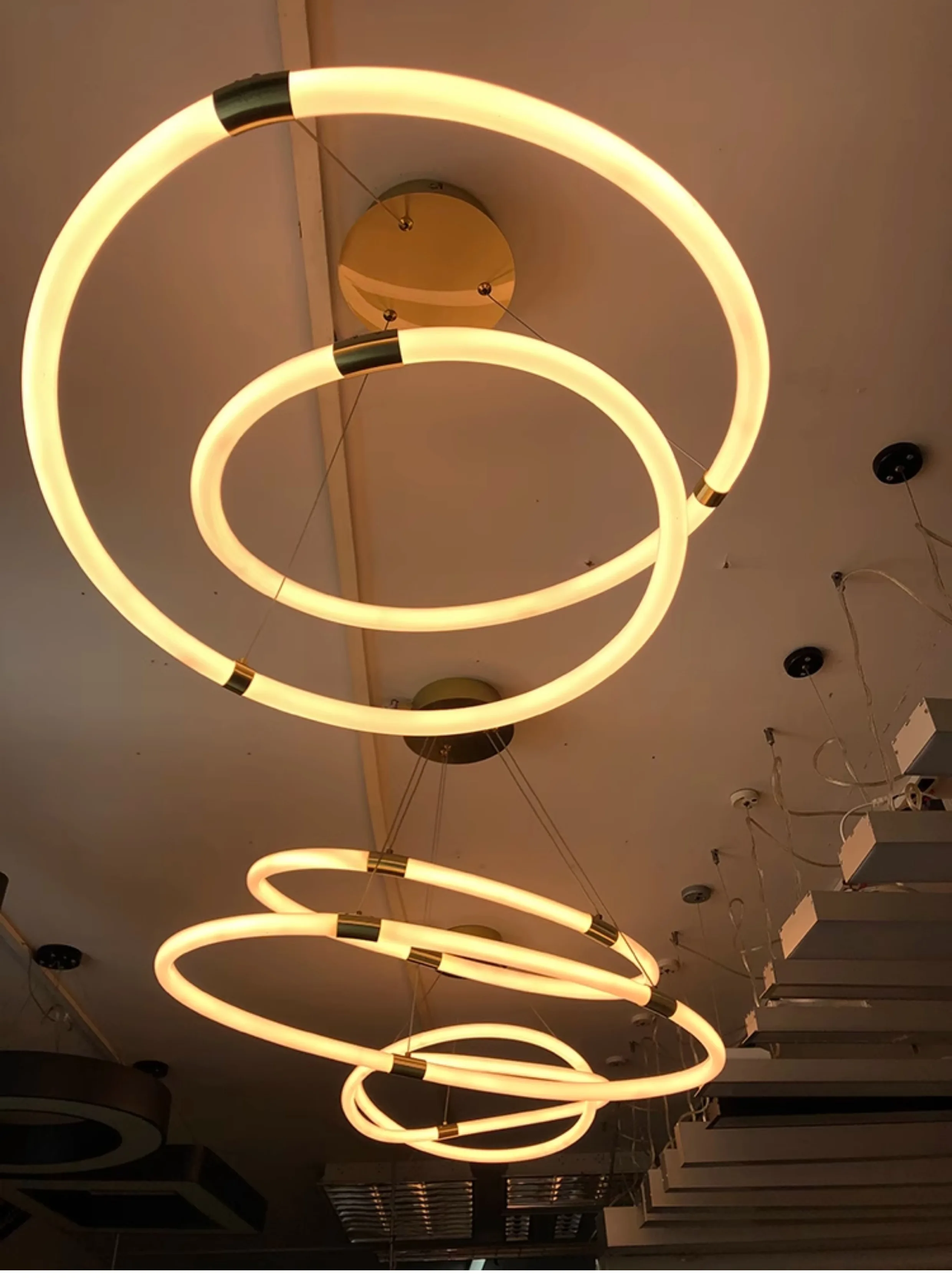 Tubo LED personalizado DIY, acrílico, rectangular, ovalado, forma Irregular, iluminación de 360 grados, candelabro RGB para iluminación de salón de centro comercial