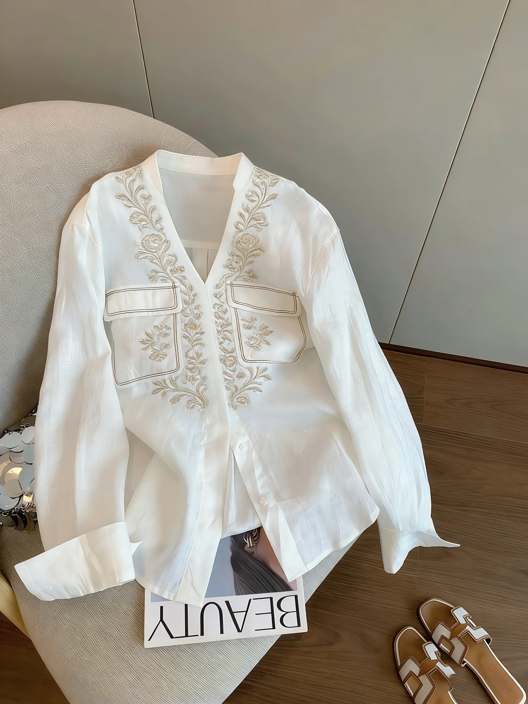 

Elegant Embroidered V-Neck Long Sleeve Shirt Thin Loose Fashion Design Women's Casual Style Spring Autumn Trendy Top