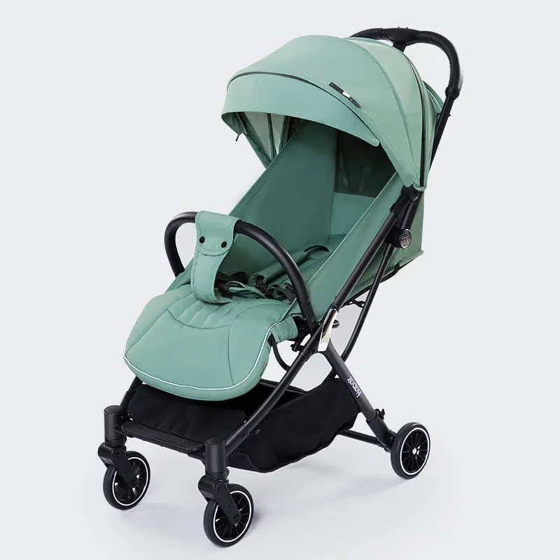 De Kinderwagen Kan Gaan Zitten En Liggen En Het Hoge Zicht Opvouwen Met Één Knop Om De Kinderwagen Van De Baby Op Te Vouwen.