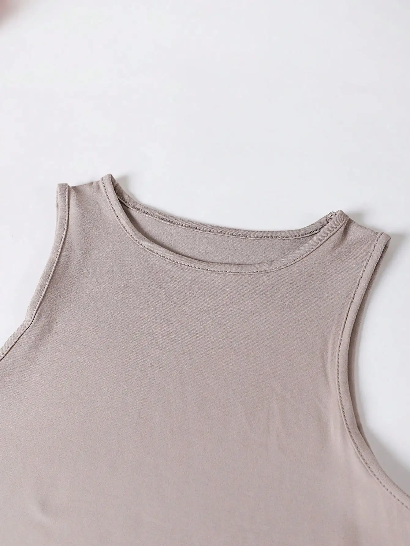 여성 여름 솔리드 컬러 라운드넥 탱크탑과 하이웨이스트 슬릿 미니스커트 섹시 의상 2종