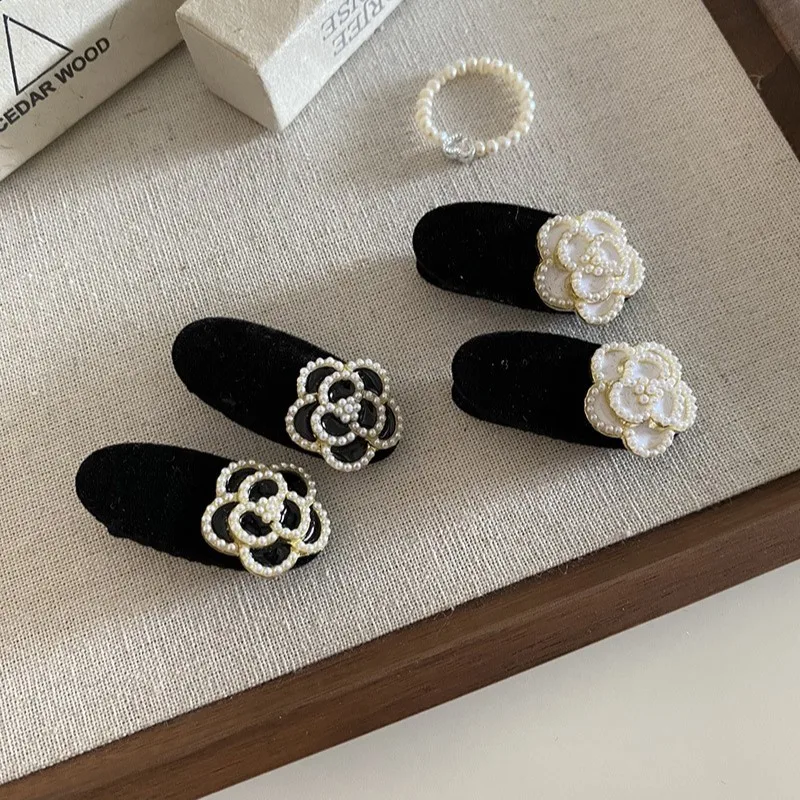 2Pcs Pearl Camellia Velvet Hairpin Women's Retro Side Short Hair Forehead Bangs Clip Flower Headgear Hair Accessories