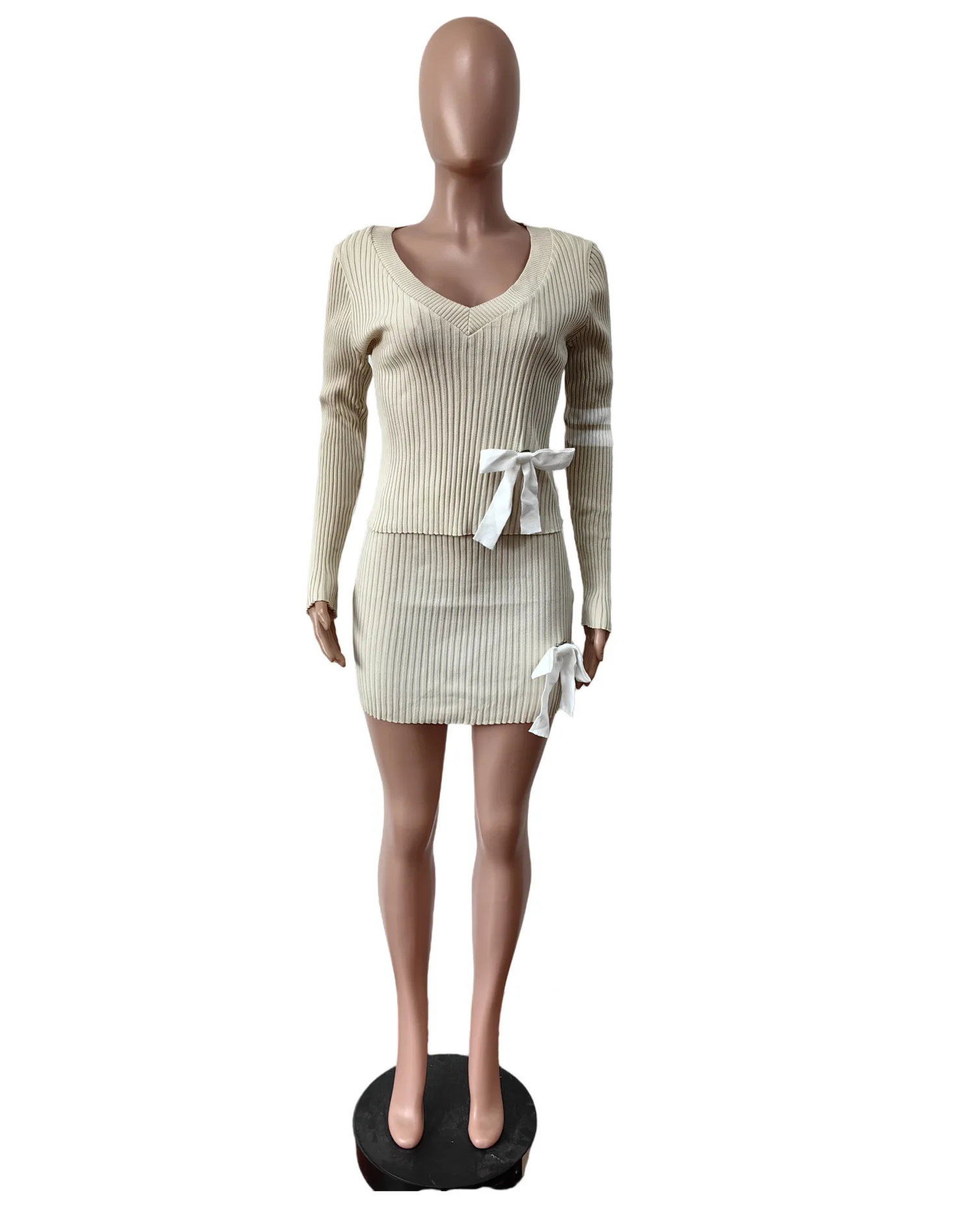 Рисунок 2 - Повседневный свитер с галстуком-бабочкой