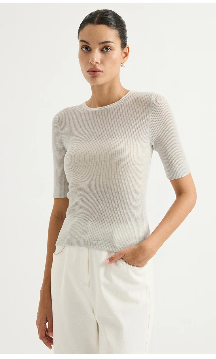 BY3621584 Damen-Pullover mit Rundhalsausschnitt aus Wollmischung, gerippt, kurze Ärmel, Kontrastkragen, Kettenverzierung, Schlüsselloch am Rücken, dezenter Luxus für den Herbst – Detail 5