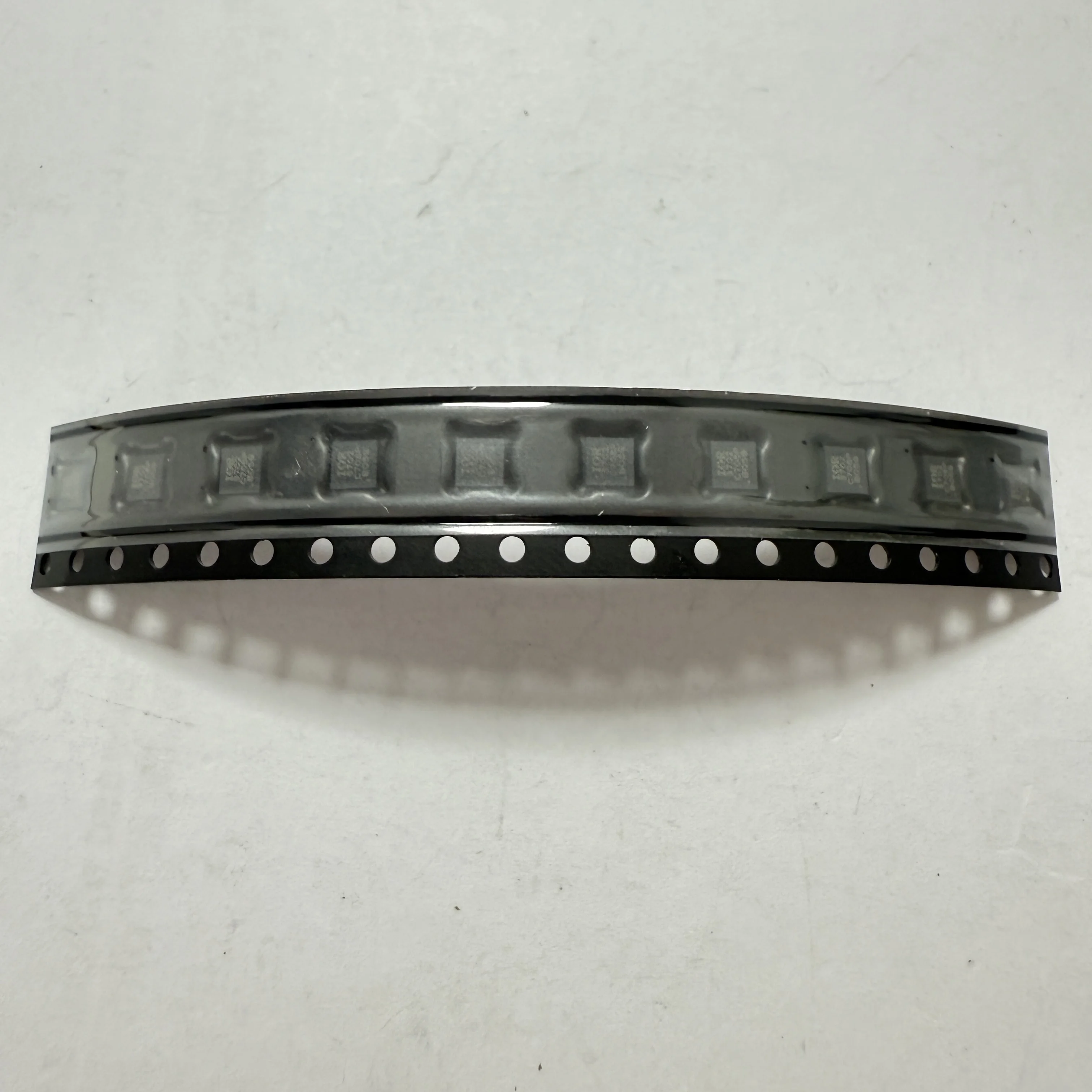

10PCS/LOT IRFH3702TRPBF (MOSFET)