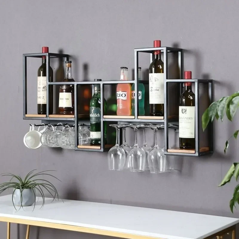 زجاجة مطعم مبتكرة للتخزين على الحائط وحامل أنيق للفنون المعدنية الأوروبية