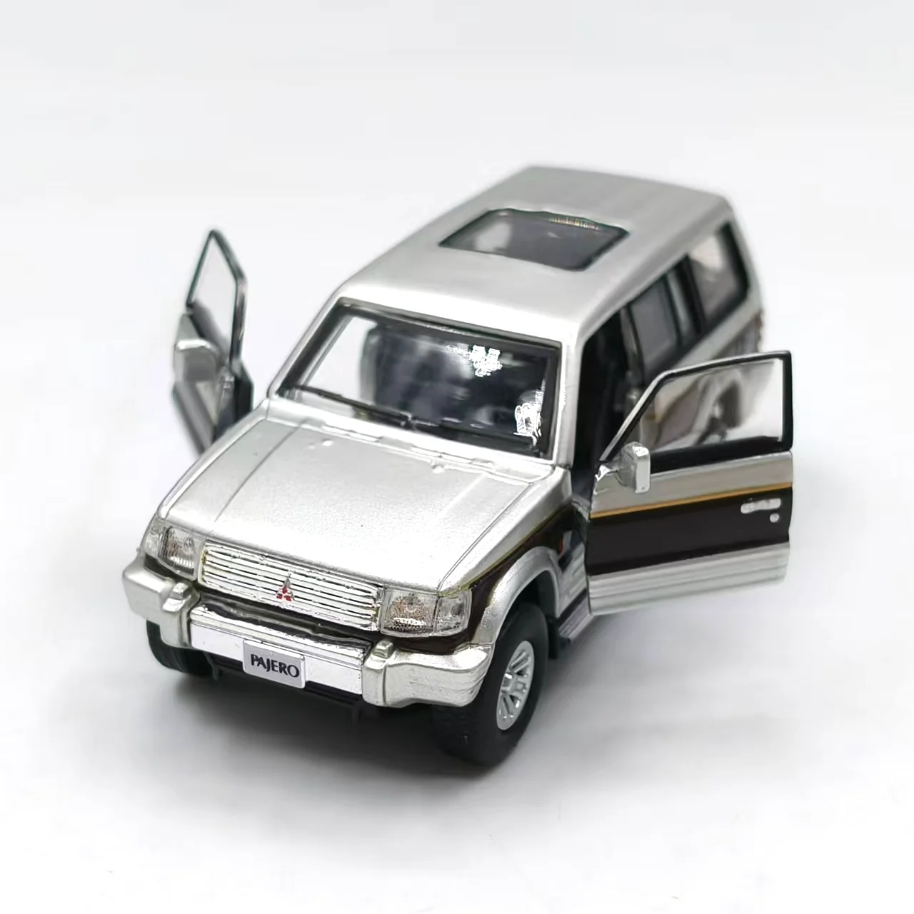 โมเดลรถยนต์มิตซูบิชิ ปาเจโร อัลลอยด์ ไดแคสต์ สเกล 1:64 ของสะสม ของเล่น ของขวัญ ของที่ระลึก ของตกแต่ง