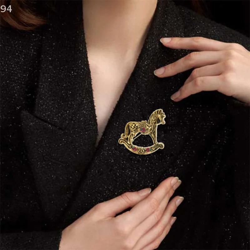 

Цельная унисекс, милая игрушка-дизайн, вечерние повседневные броши с лошадью, булавки, подарки, винтажные броши с лошадью-качалкой для женщин