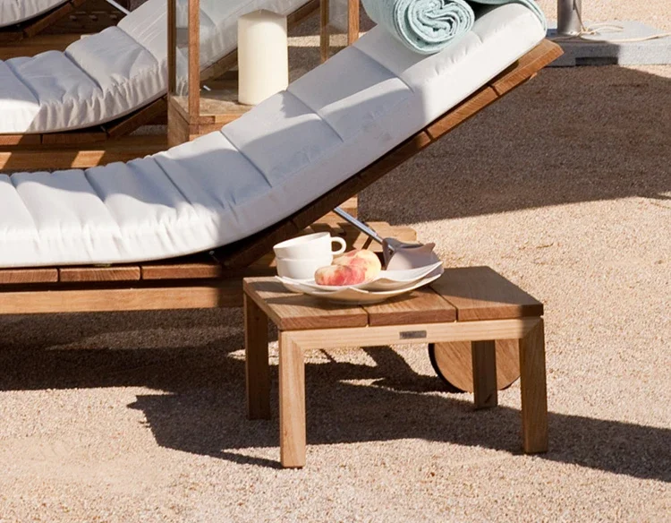 Mobili da esterno, cuscini per sedili spessi impermeabili, lettino prendisole a bordo piscina, letti in legno massello di teak, sedie a sdraio da piscina