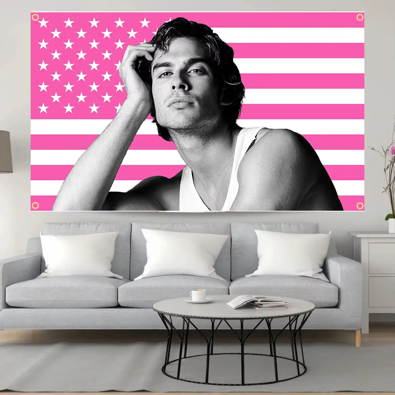 Tapiz de Ian Somerhalder Damon Salvatore | Bandera de meme divertida de vampiro rosa de EE. UU. | Decoración de pared Man Cave (impresión plana)