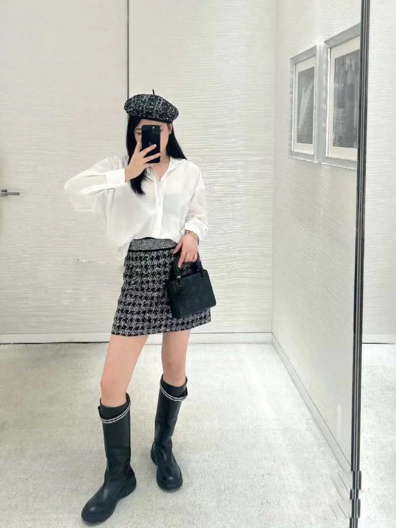 

Mingyuan Ms. Fan's half length skirt is fashionable, exquisite, elegant and slim, with a thousand bird grid A-line short skirt