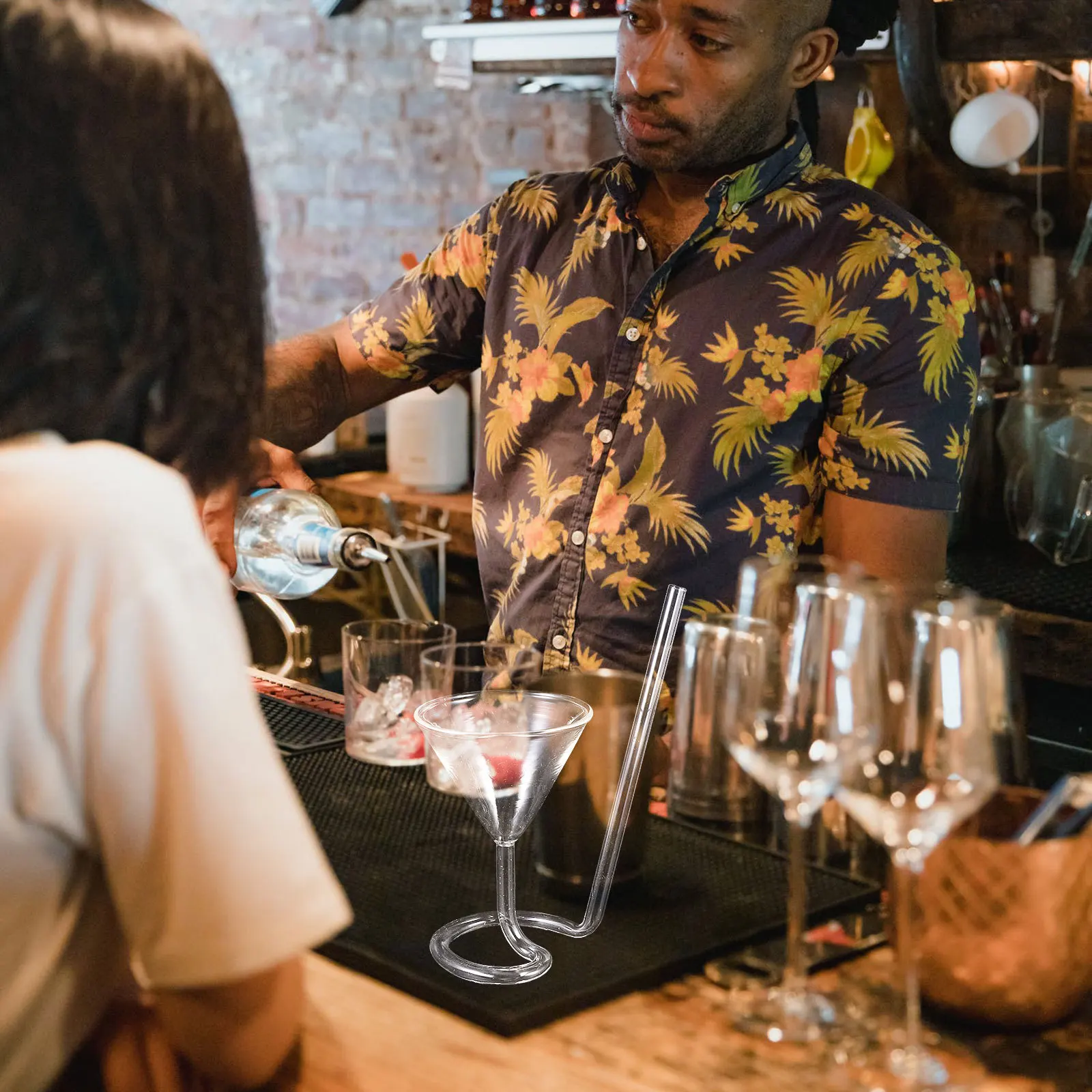 

Creative Spiral Cocktail Glass Long Tail Straw Wine Goblet Suitable for Pool Bar Family Everyday Glass Wine Cup