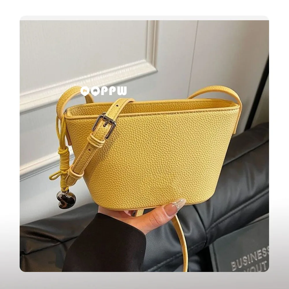 

Small Treasure Buet Bag Women's New 2025 Ele Mobile Phone Bag Crossbody Simple Versatile Small Boat Bag