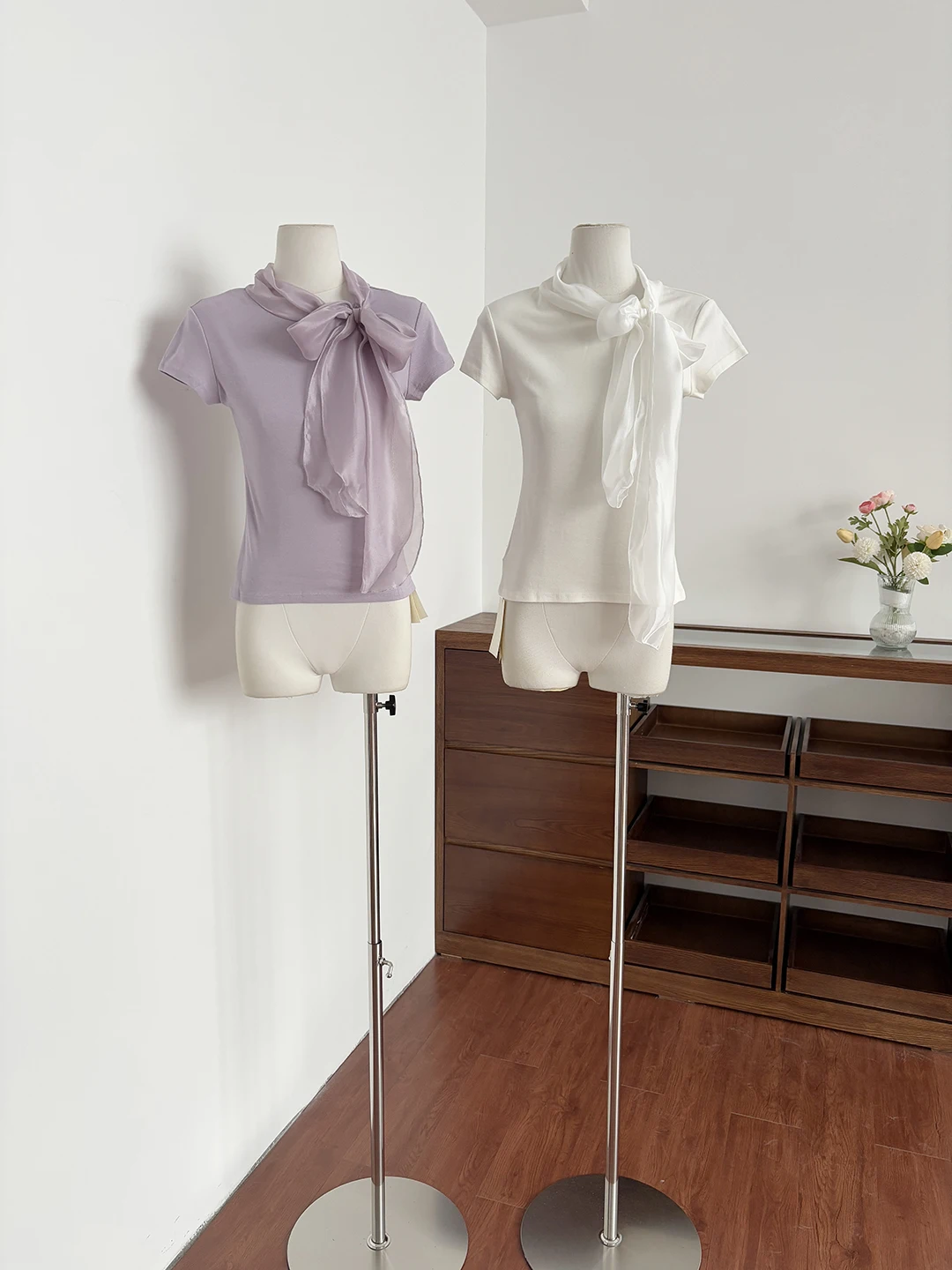 

Elegant Knot Sash Short Sleeve T-Shirt Slimming Stylish French Style Women's Top Polyester Fiber round Neck Regular...