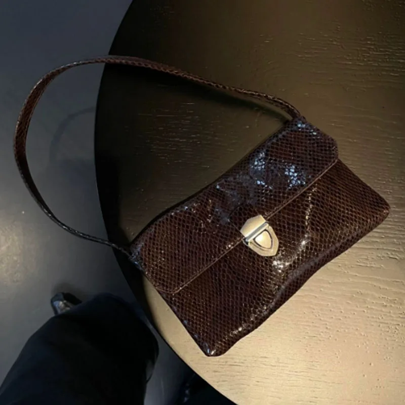 2026 Autumn New Retro Snake Skin Pattern Commuter Versatile High End Shoulder Bag Women Handbag Underarm Bag