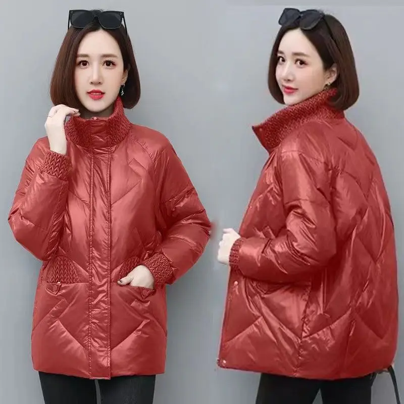 Nueva chaqueta de plumón para mujer de otoño e invierno, chaqueta holgada con empalme a prueba de viento y cuello levantado