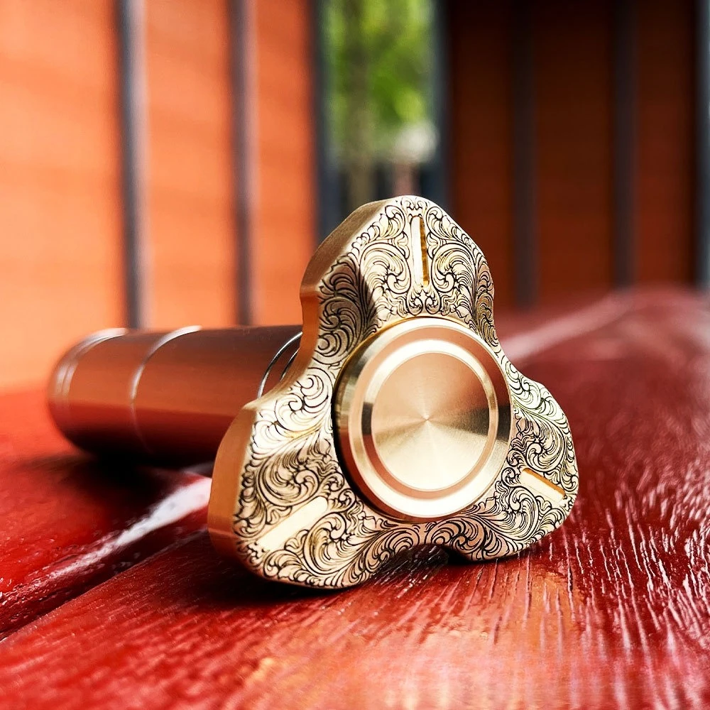 ลิงหู อีดีซี รุ่นที่สอง สแตนเลสสตีล ทองเหลือง แกะสลัก ลายใบไม้สามแฉก หมุนได้ ความเร็วสูง ​ ​ ของเล่นฟิดเจ็ตสปินเนอร์บรรเทาความเครียด