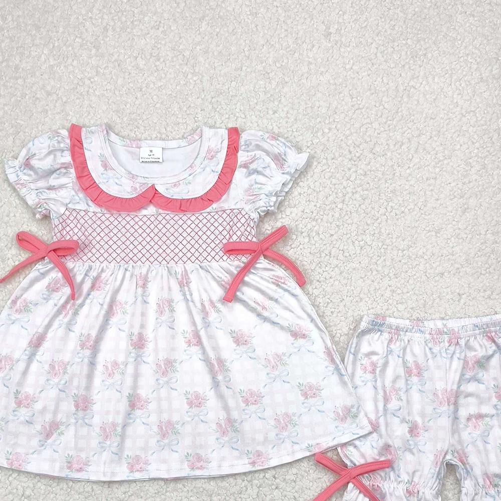طقم شورت مكشكش بأقواس زهور وردية للفتيات الصغيرات بأكمام قصيرة مع فيونكة منقوشة للفتيات الصغيرات