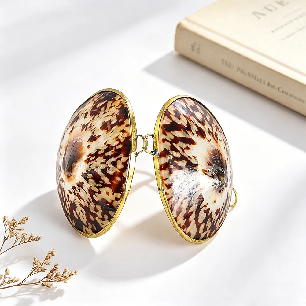 

Natural Limpet Shell Jewelry Box Pendant Gold Plated Edge Hinged Seashell Trinket Box for Rings Earrings Necklace Storage Gift