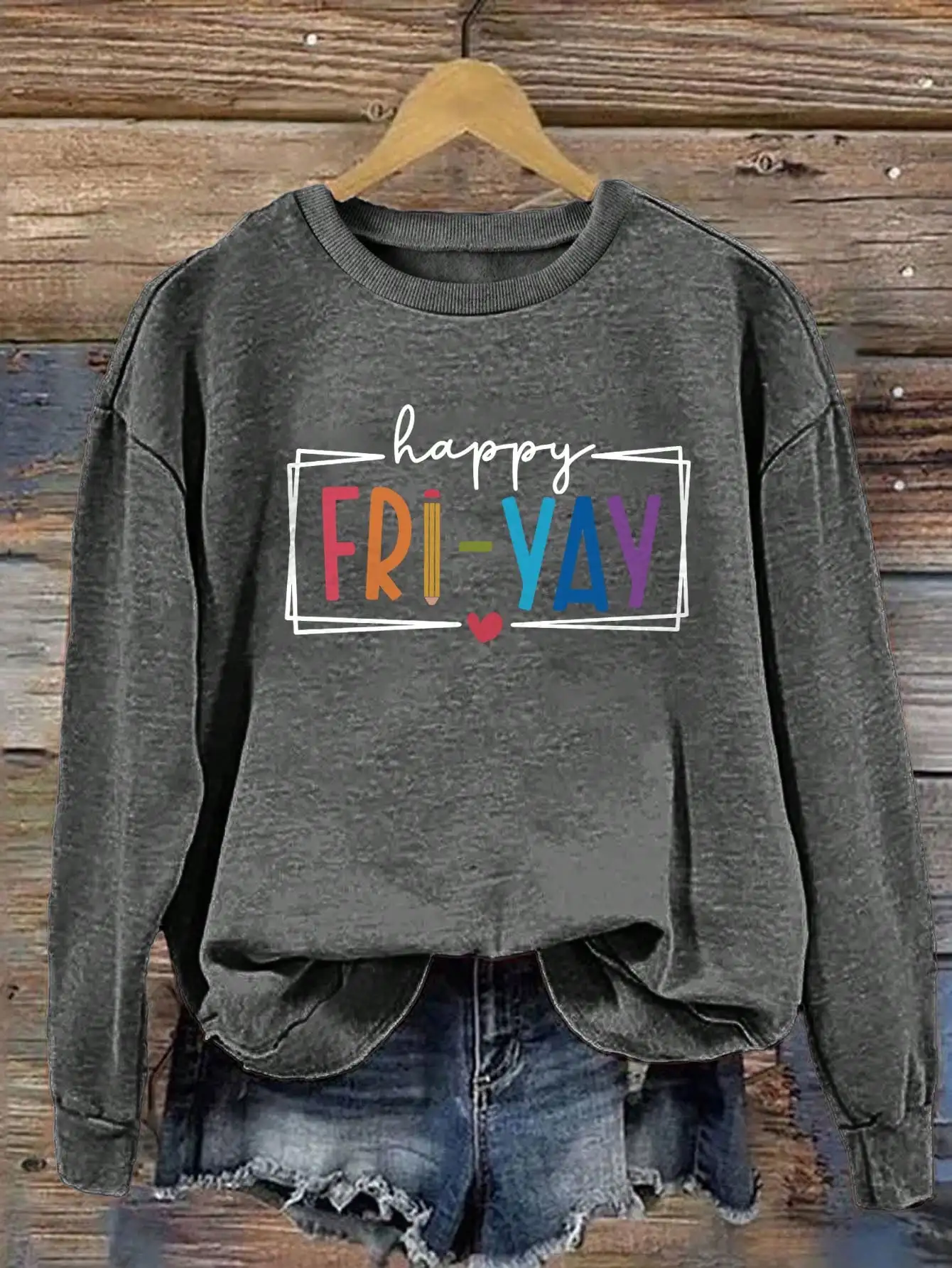 เสื้อสเวตเชิ้ตแขนยาวคอกลมพิมพ์ลายตัวอักษรลำลองสำหรับผู้หญิง Happy Fri-Yay ลายกราฟิกสีสันสดใส