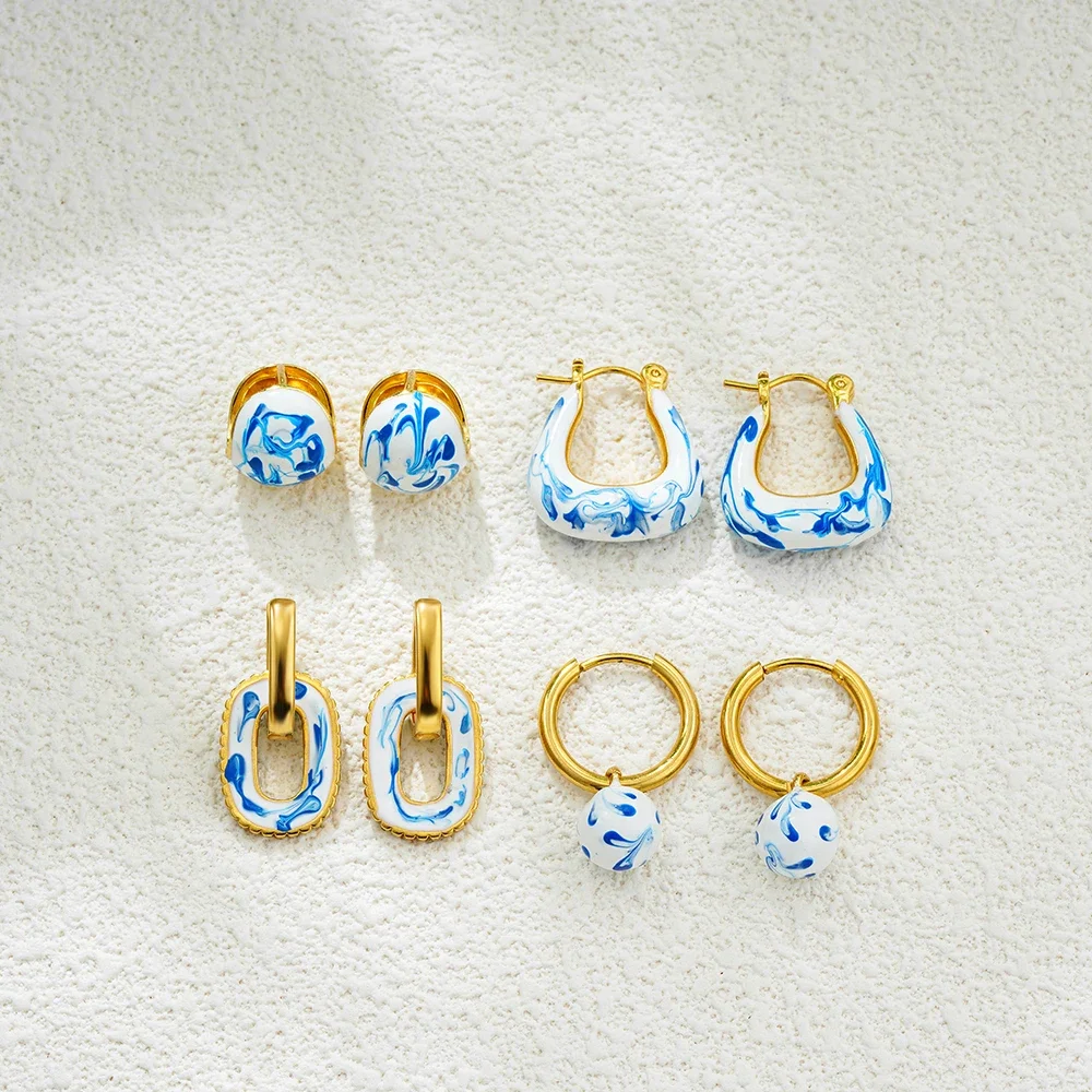 New Charm Gold Plated Blue And White Porcelain Enamel Flower Pattern Hoop Earrings for Women Steel U Shape Huggie Ear Buckle