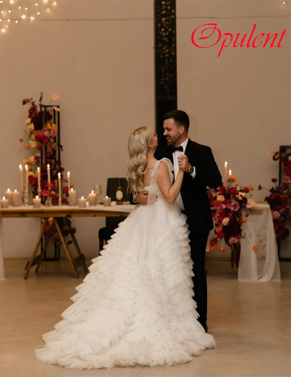 맞춤형 고품질 화이트 Tulle 웨딩 드레스 우아한 Strapless 스파게티 스트랩 신부 가운 채플 트레인 오픈 백 드레스