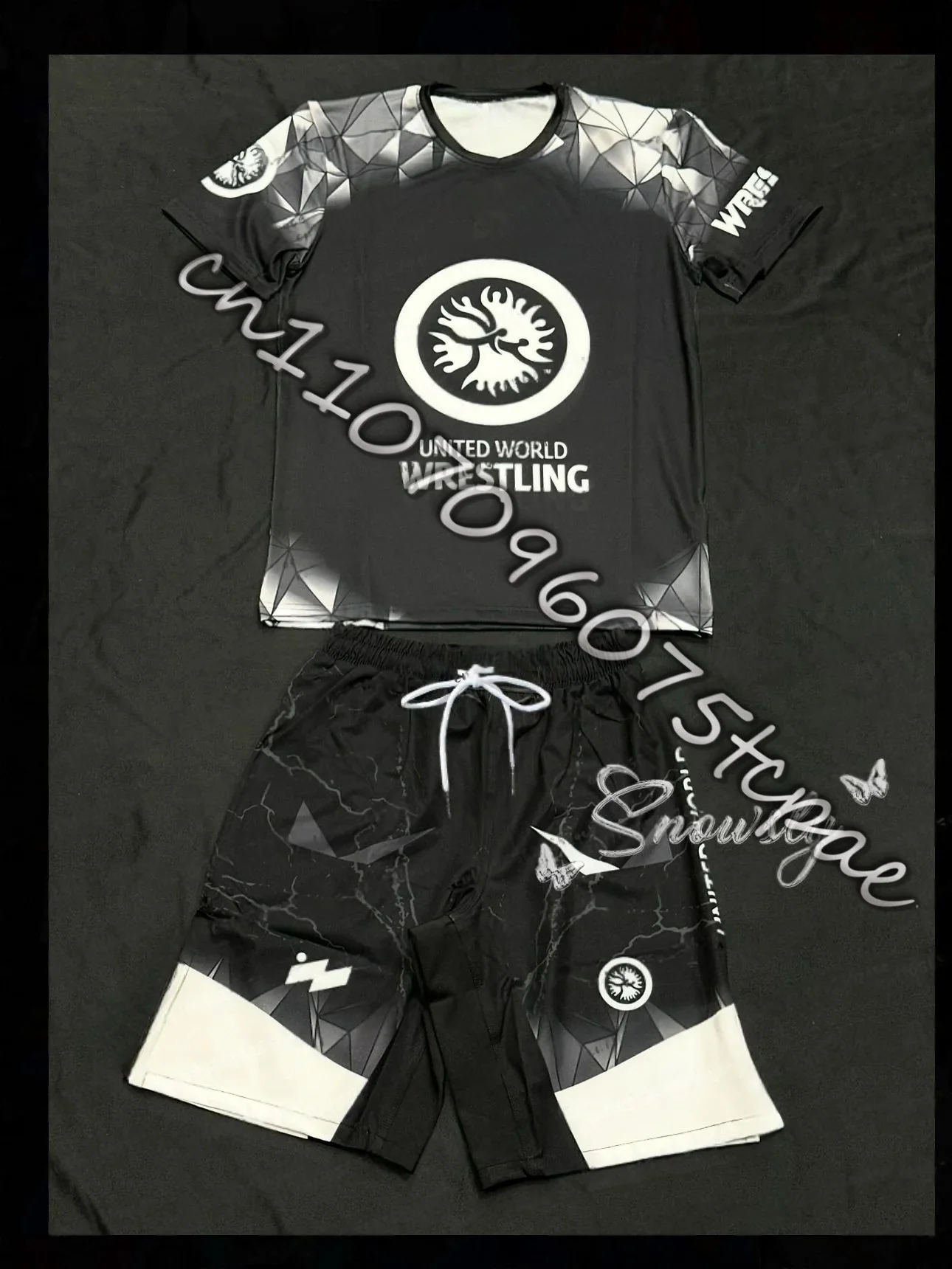 

Новый черный спортивный костюм с принтом 2026 года: мужской комплект из двух предметов (футболка с коротким рукавом и шорты) для тренировок на улице/повседневной носки, универсальный