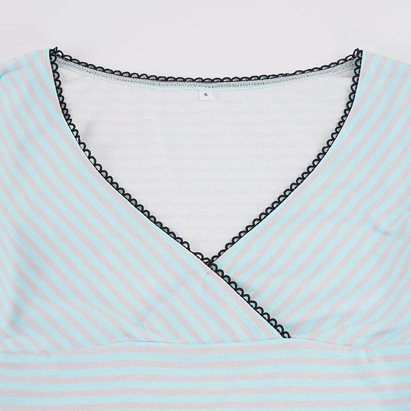 SUCHCUTE Damen Y2K Gestreiftes V-Ausschnitt Langarm-Oberteil mit Spitzenbesatz, geraffter Taille, schmales, kurzes T-Shirt, Retro Casual Streetwear T-Shirt für den Herbst – Detail 6