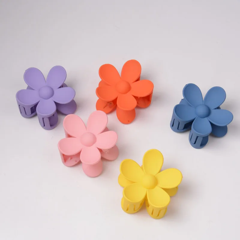 Plastic grab clip, candy colored, sweet frosted flower grab clip, fashionable back of head, curled ponytail hair grab top clip