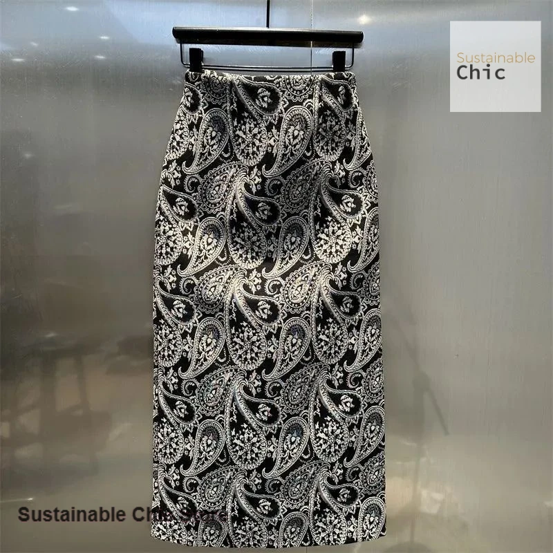 New Chinese retro cashew flower elegant skirt female autumn and winter new fashion slim embroidered straight casual skirt.