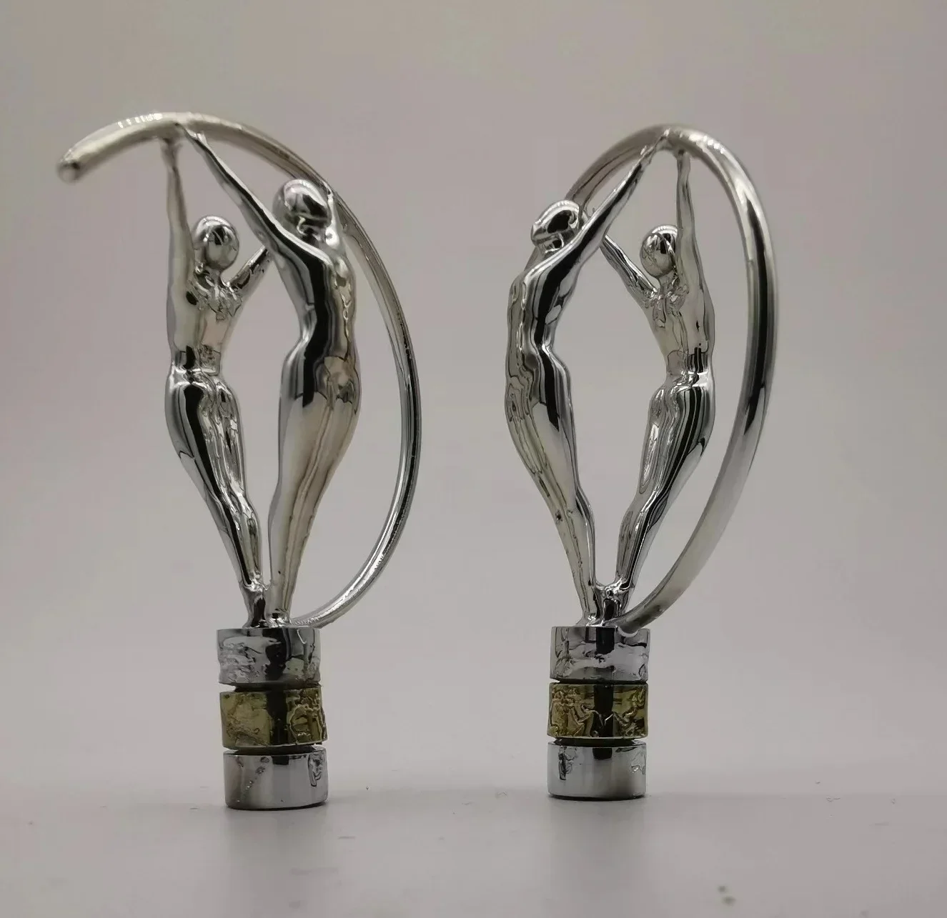 

1/6 Scale The Laureus World Sports Awards Trophy Cup 5 CM Height The Mini Trophy Replica Trophy Cup Fan Souvenirs