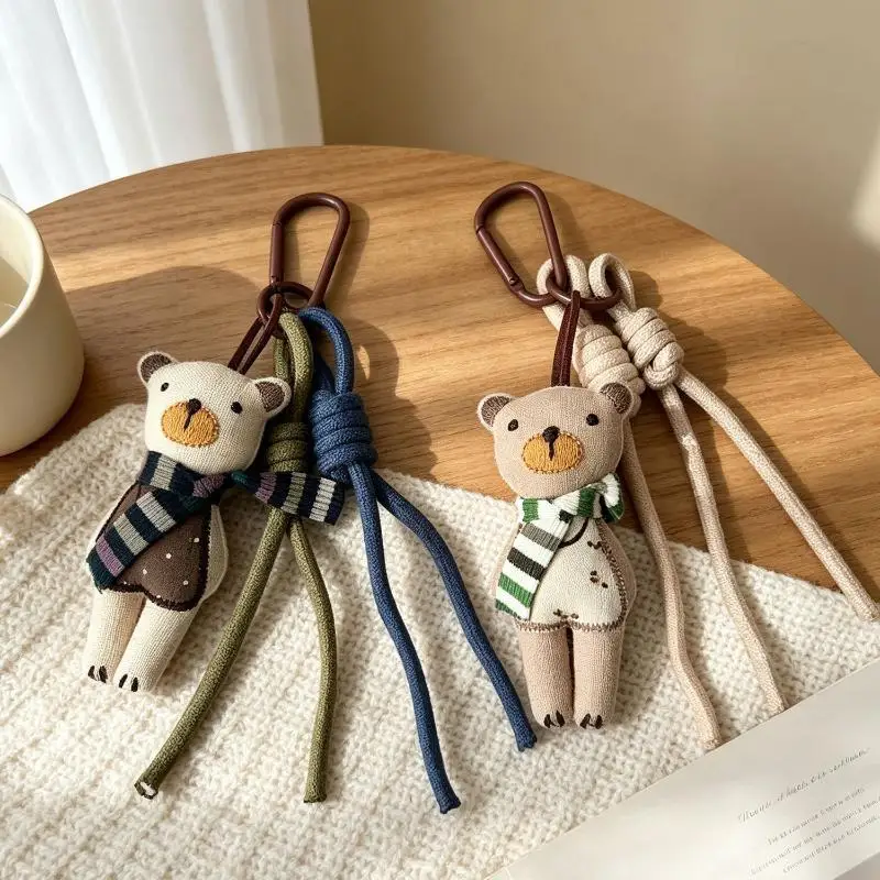 Bären-Taschenanhänger, niedliche Stoff-Bärenpuppe mit Schal und geflochtenem Seilclip zur Dekoration von Handtaschen, Geldbörsen, Rucksäcken und Tragetaschen, Geschenk. – Detail 4