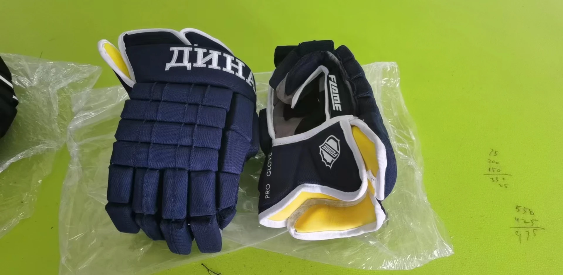 Ice Hockey Gloves for Youth and Land, Handguards, Flexible and Breathable, Durable and Long Lasting