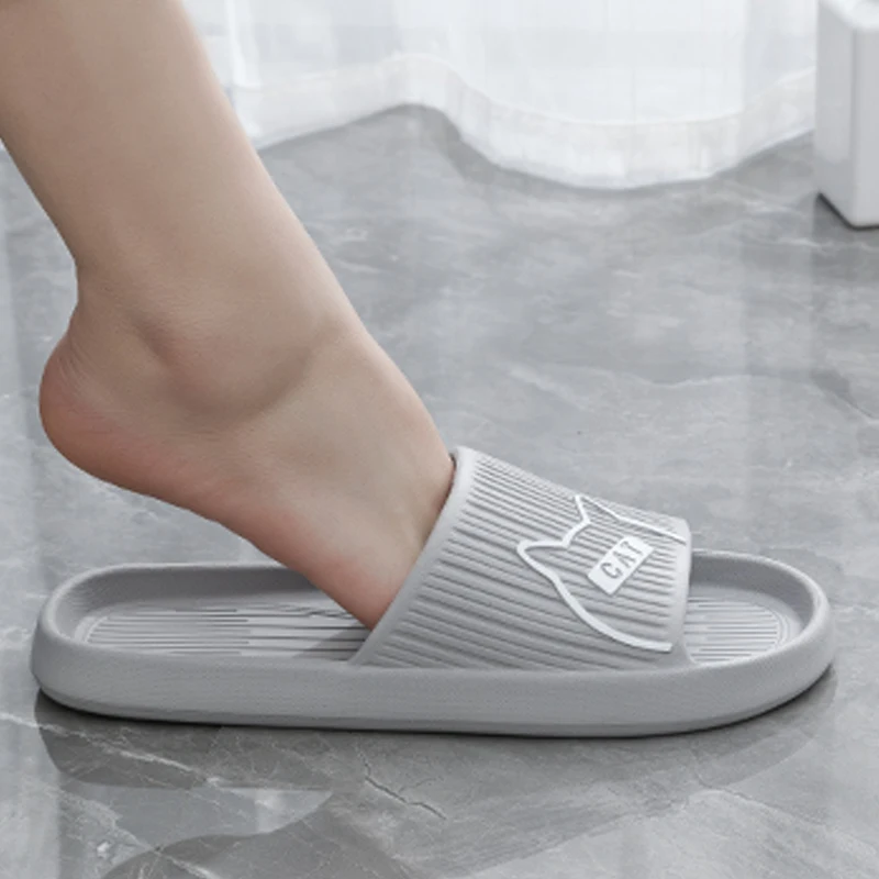 النساء النعال حمام منصة سميكة عدم الانزلاق المنزل القط الكرتون الوجه يتخبط الصيف صنادل شاطئ زوجين الشرائح أحذية الملاعب المغطاة