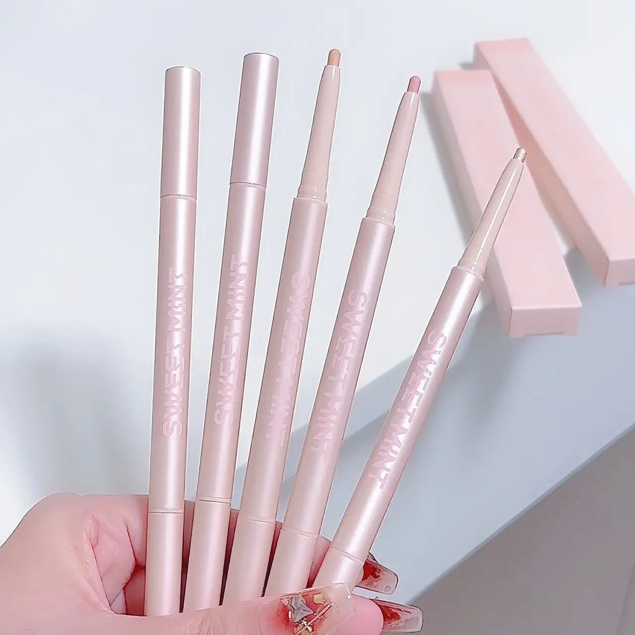 Dubbele kop liggende zijderupspen Matte liggende zijderupspotlood Markeerstift Make-up Stick Koreaanse schoonheid Verhelderende schaduwcosmetica