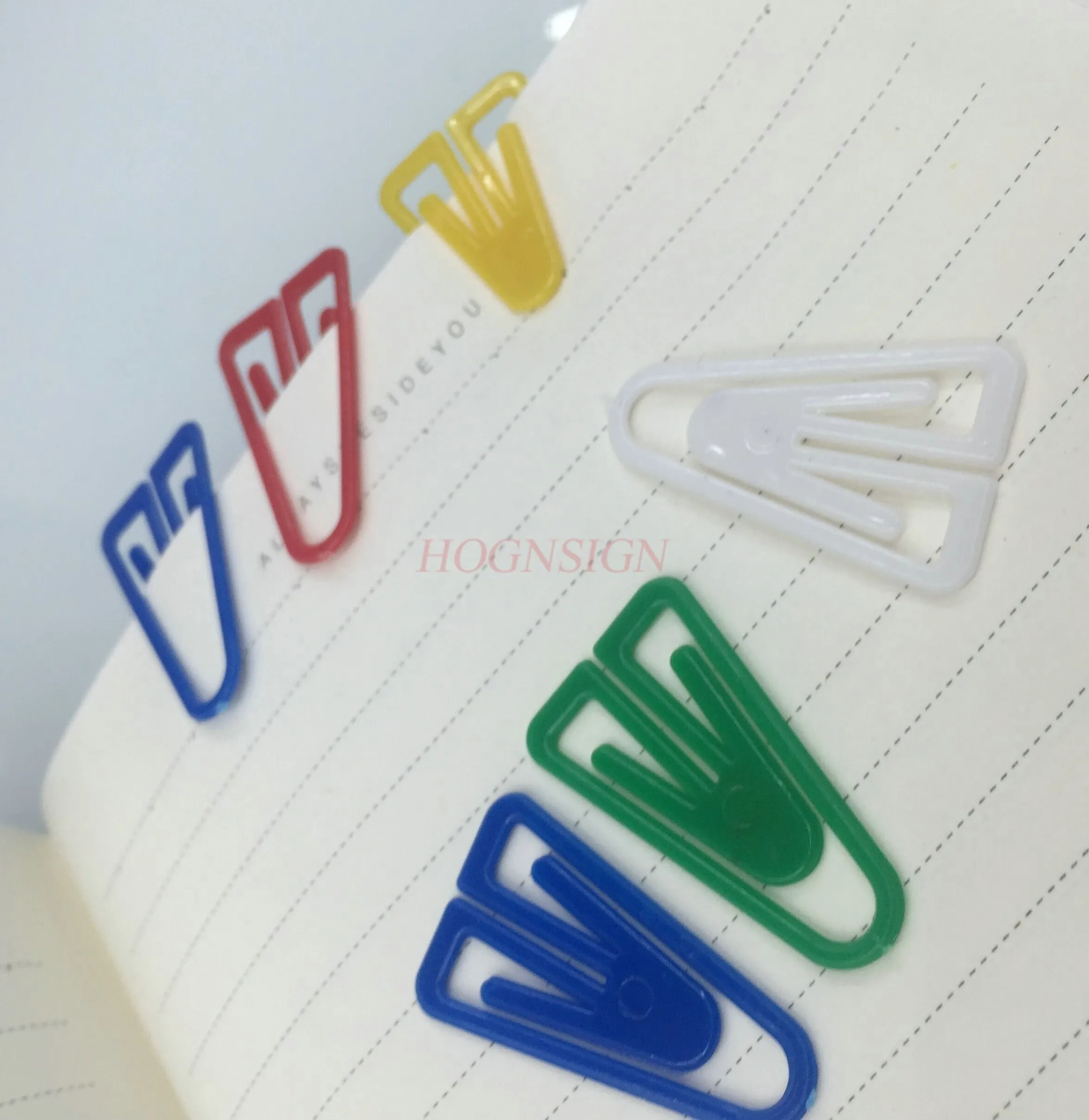 

50pcs Alien paper clips, plastic colored clips, clothes, sweaters, paperclips, bookmarks, hand account
