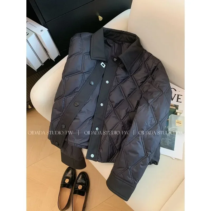 เสื้อแจ็คเก็ตผ้าฝ้ายผู้หญิงพร้อมเสื้อโปโลลายสก๊อตเพชรสีดําตุ๊กตาและแจ็คเก็ตผ้าฝ้ายหนาลดอายุกระเป๋าขนาดใหญ่อินเทรนด์สบายๆ