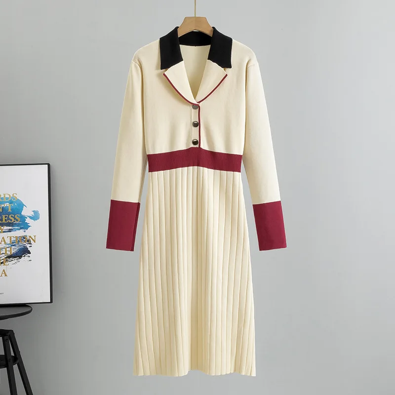 Damska sukienka dzianinowa z kołnierzykiem, dopasowana w talii, w stylu europejskim, nowa kolekcja wiosna-jesień 2025, średniej długości, z kontrastowymi wstawkami kolorystycznymi.