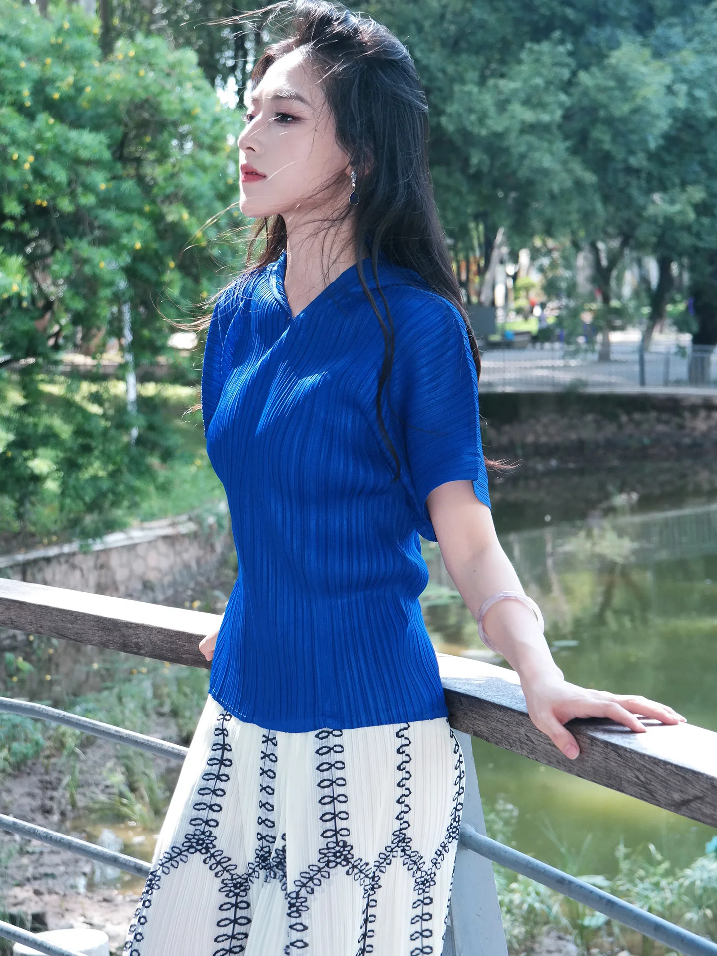 

Модный женский комплект из двух предметов: топ с длинным рукавом и юбка макси для весны и осени, повседневный, элегантный, стройнящий силуэт