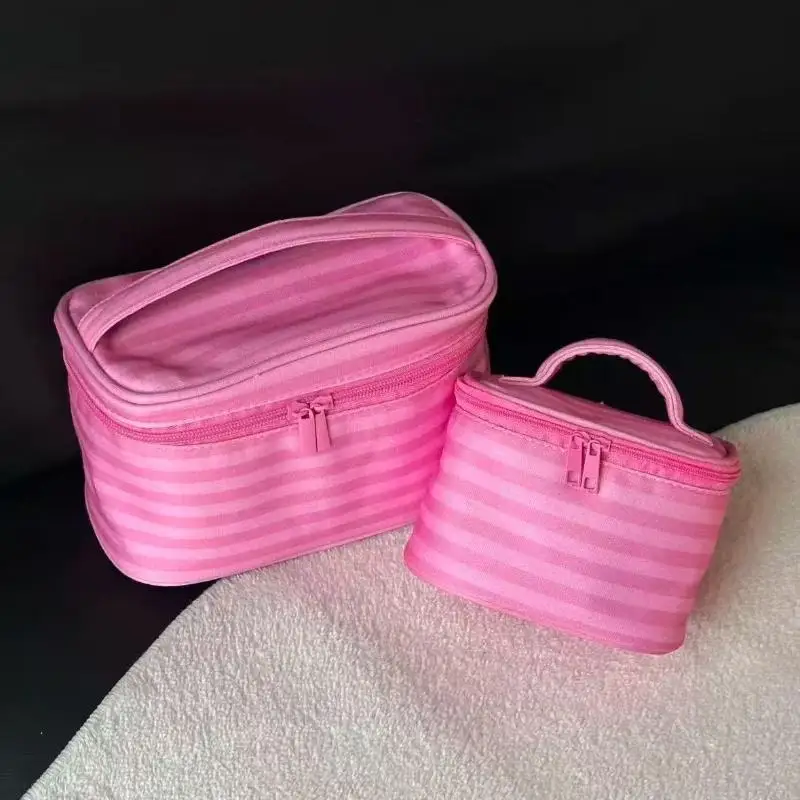 Rosa gestreifter, geräumiger, tragbarer Reise-Make-up-Beutel mit Spiegel, Handtasche für Toilettenartikel, Organizer für Frauen, Geschenk für Damen – Detail 4