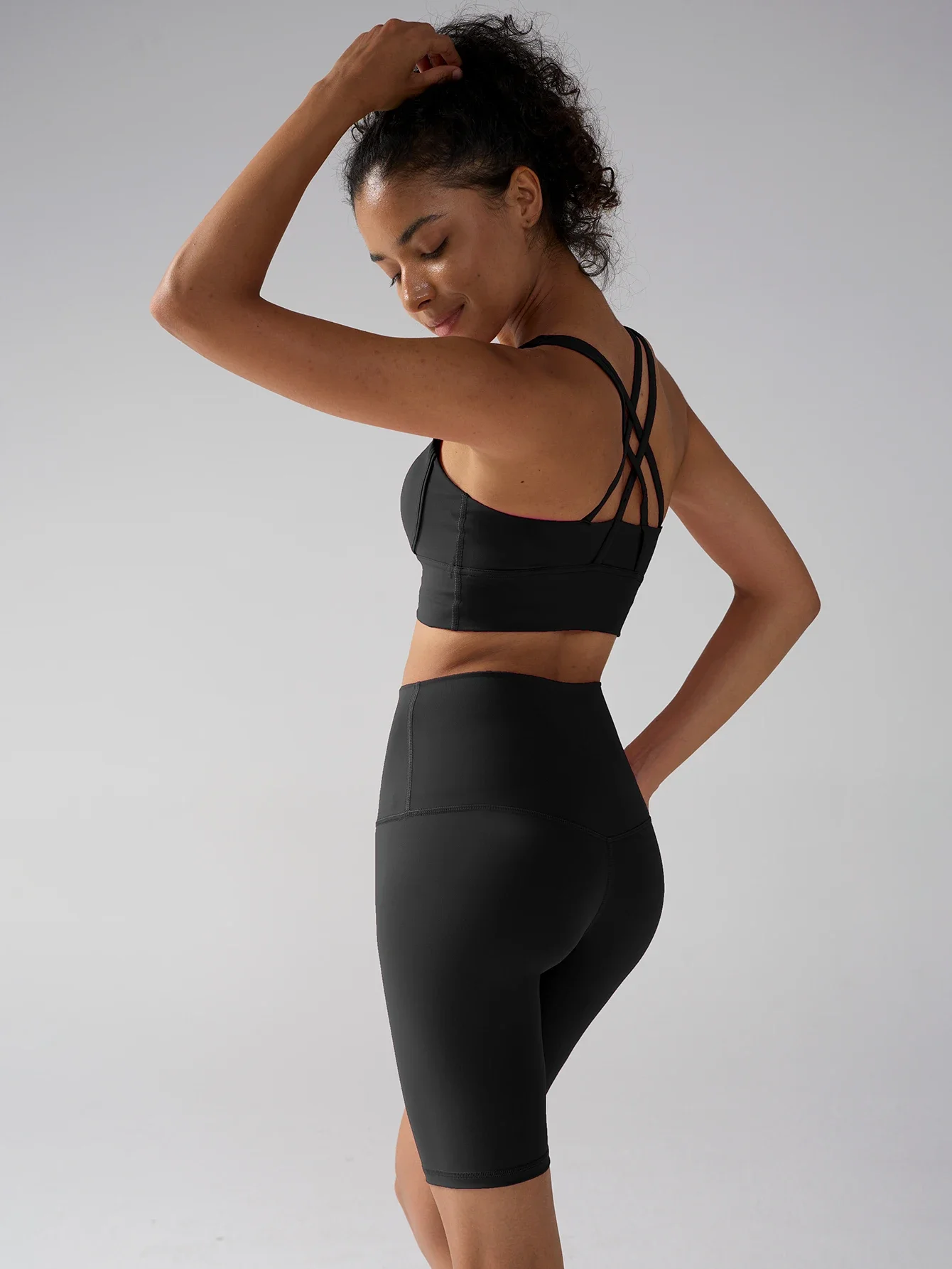 

Женский комплект из 2 предметов: шорты для йоги с высокой талией и топ-бра, высокоэластичные шорты для йоги с эффектом подтяжки бедер, для бега, занятий йогой на открытом воздухе и спортивных тренировок