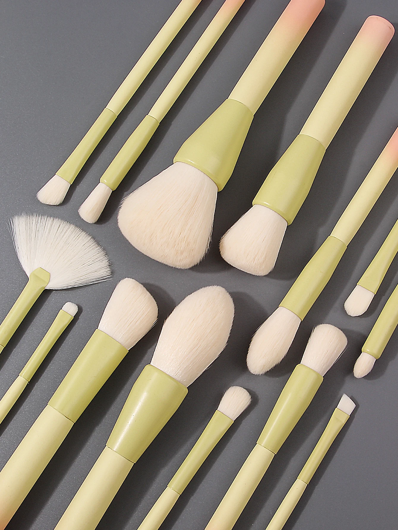 Juego de brochas de maquillaje profesional de 14 piezas con 2 esponjas: brochas para base/blush/ojos, kit de cosméticos de viaje para regalo para principiantes y mujeres