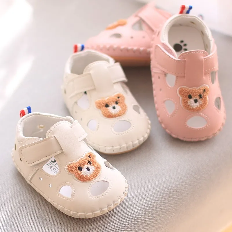 

Новые летние сандалии для девочек 2026 года: милые, дышащие, с мультяшным принтом, на мягкой резиновой подошве, для первых шагов