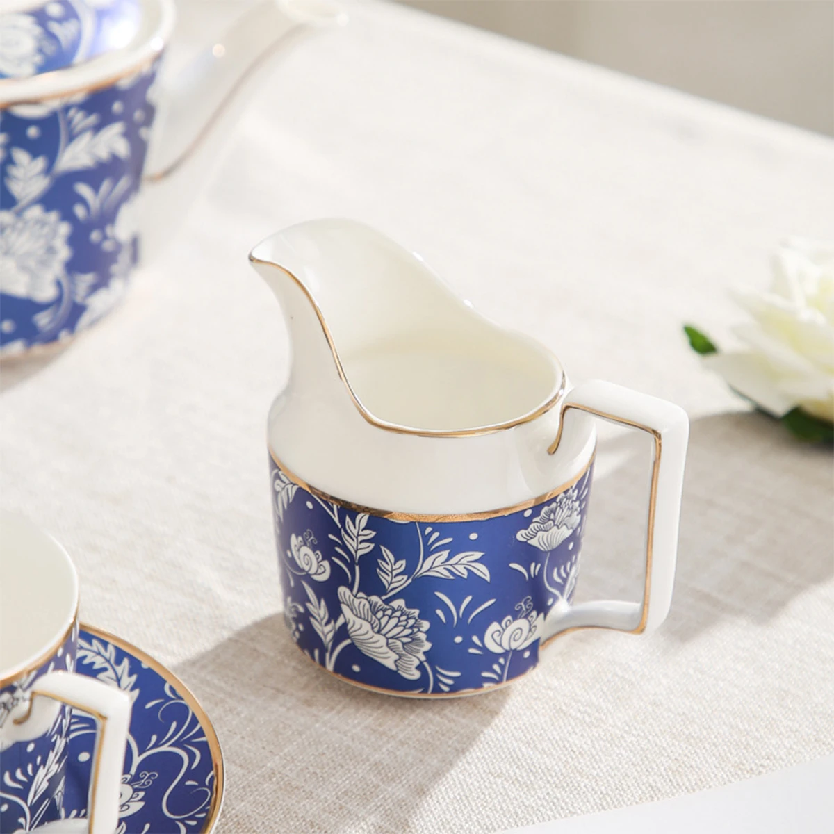 طقم شاي للبالغين يتسع لـ 4/6 أشخاص - طقم فناجين شاي زرقاء، طقم شاي لحفلات الشاي للسيدات، صيني عظمي رائع، طقم شاي بعد الظهر من البورسلين الإنجليزي العتيق، هدية فاخرة