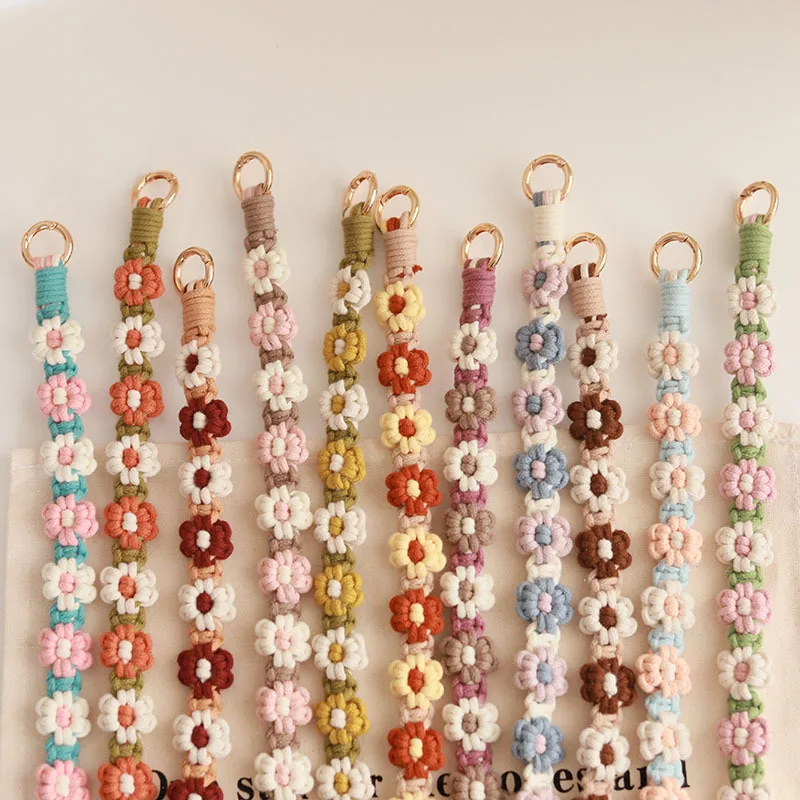 Bohemia Flower Handmade Woven Phone Chain Keychain for Women Creative Colored Daisy Floral Key Chains Bag Pendant Accessories