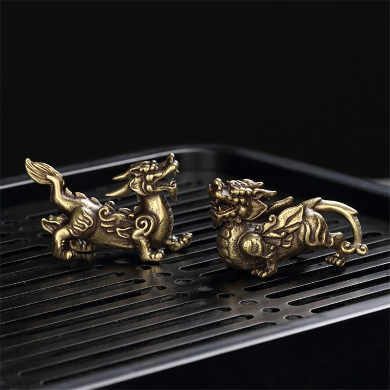 Retro Brass Chinese Ancient Beast Flying Pixiu Home Decor Ornaments Copper Animal Figurines Fengshui Statue